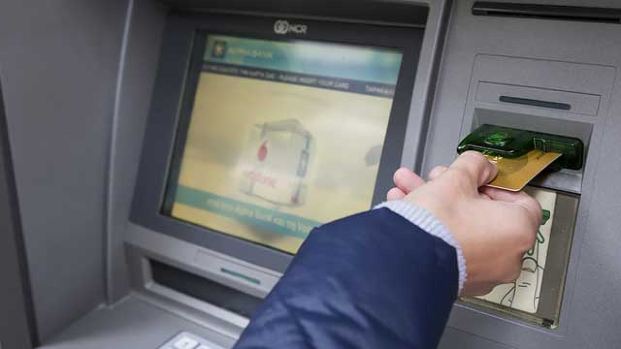 سرقة بيانات بطاقات الصراف الآلي: كيفية الحفاظ على سلامة بطاقتك وأموالك -  Payoneer Blog
